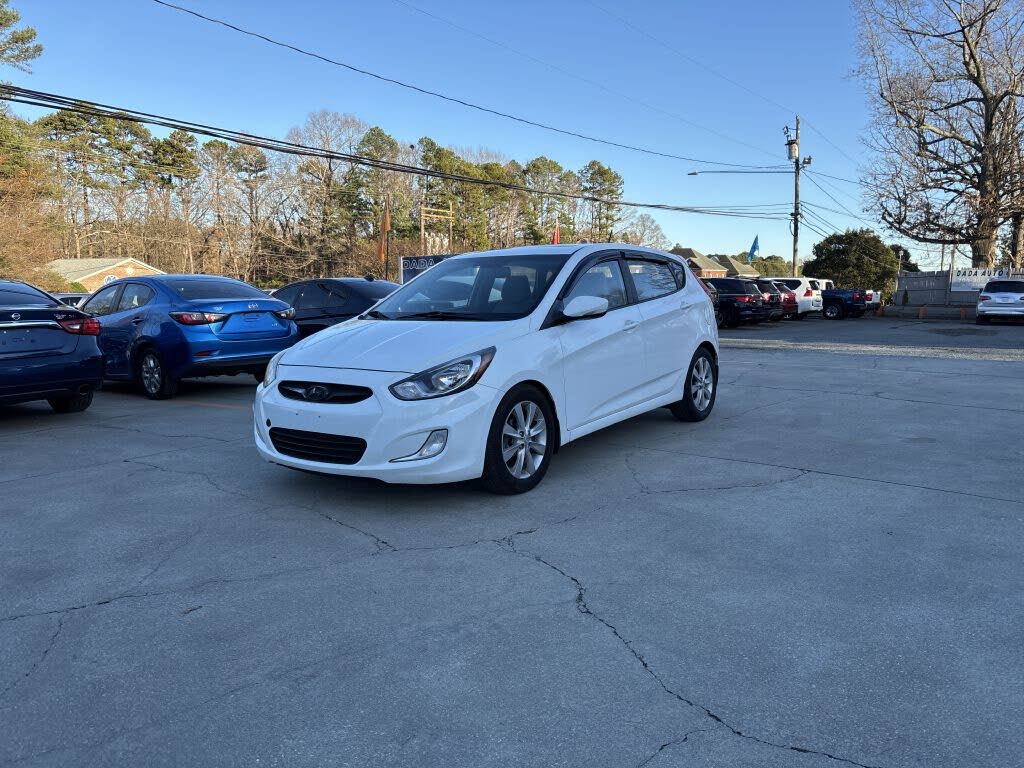 2013 Hyundai Accent GLS 4-Door Hatchback FWD