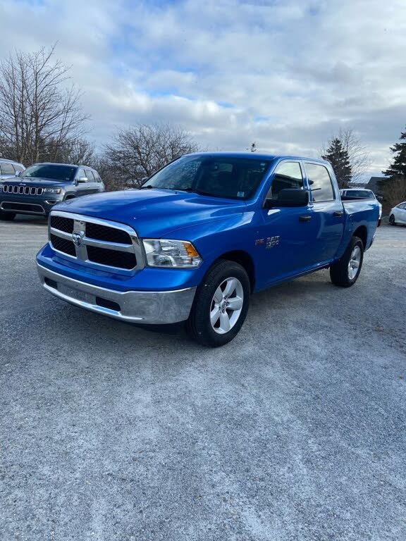 RAM 1500 Classic SLT Crew Cab 4WD 2023