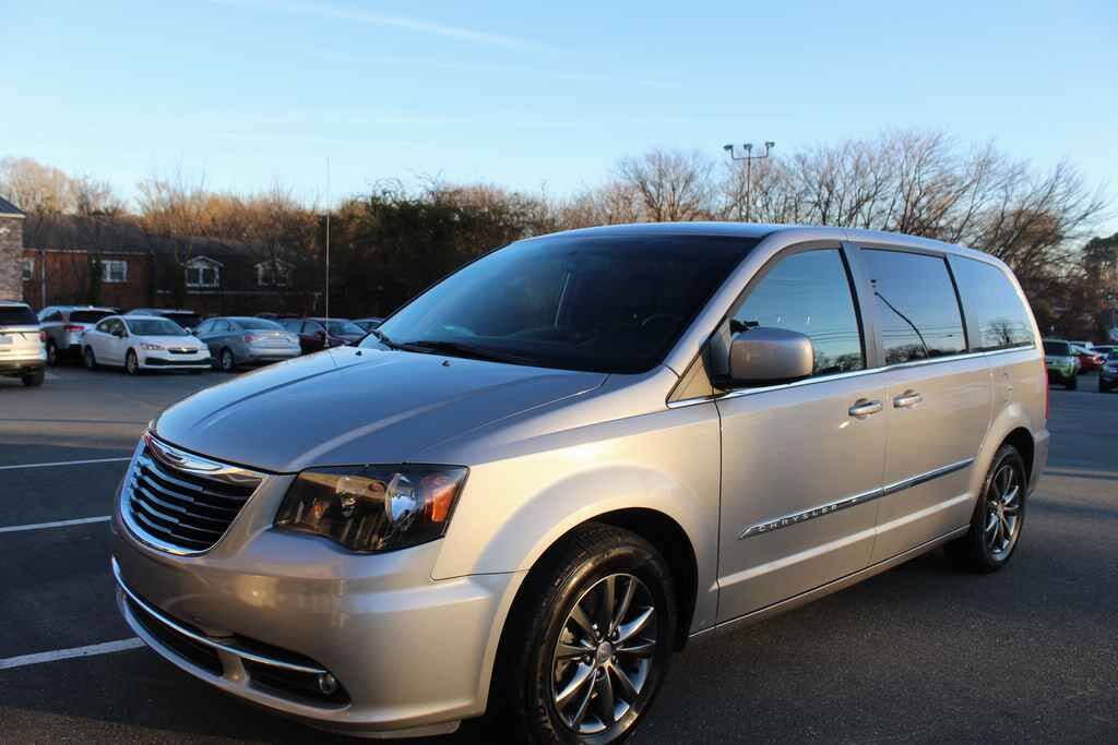 2014 Chrysler Town & Country S FWD
