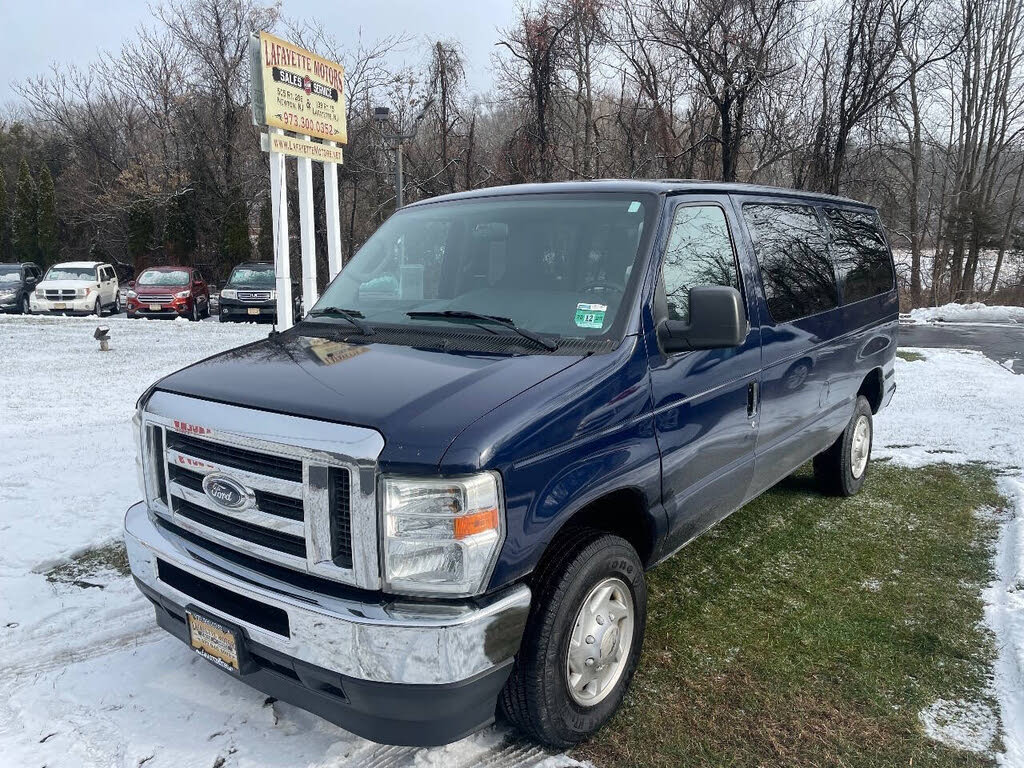 2011 Ford E-Series E-350 XLT Super Duty Passenger Van