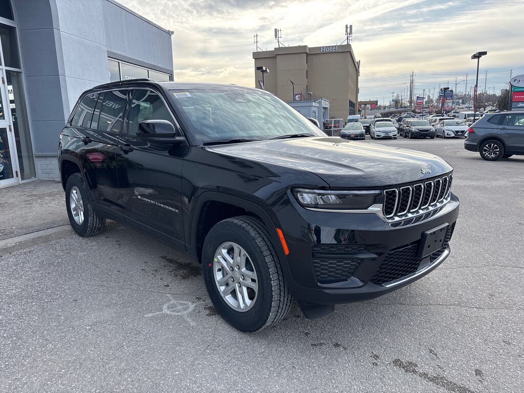 Jeep Grand Cherokee Laredo 4WD 2025