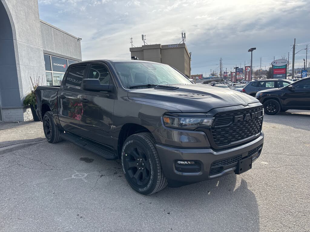 RAM 1500 Tradesman Crew Cab 4WD 2025