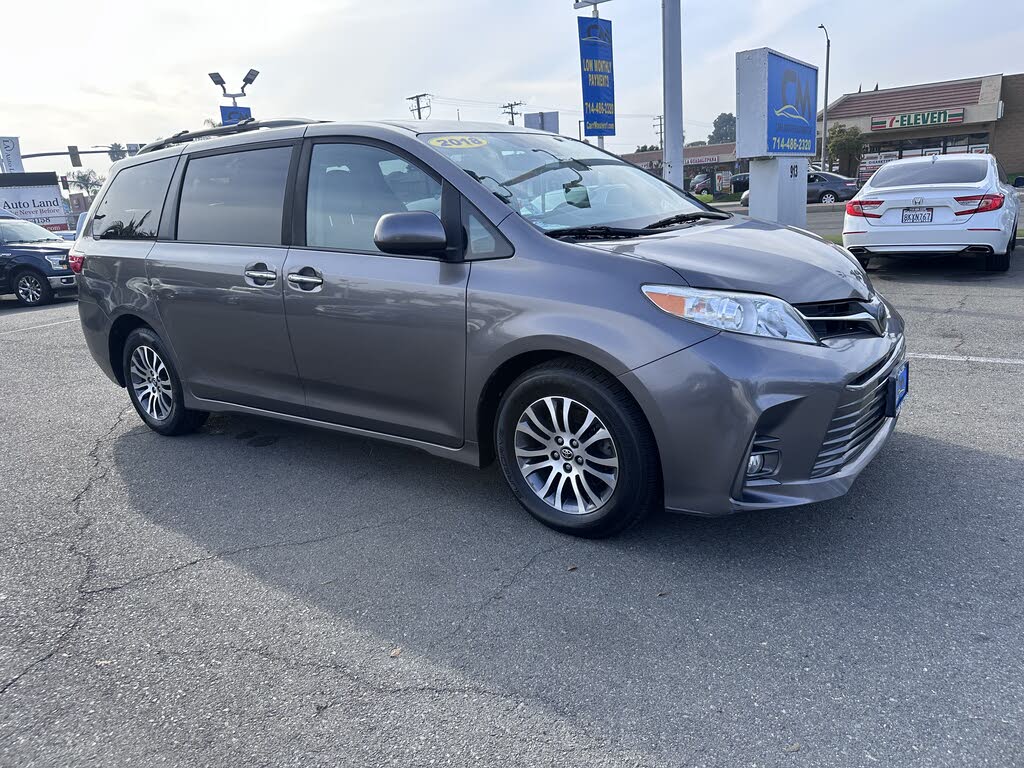 2018 Toyota Sienna XLE Premium 8-Passenger FWD