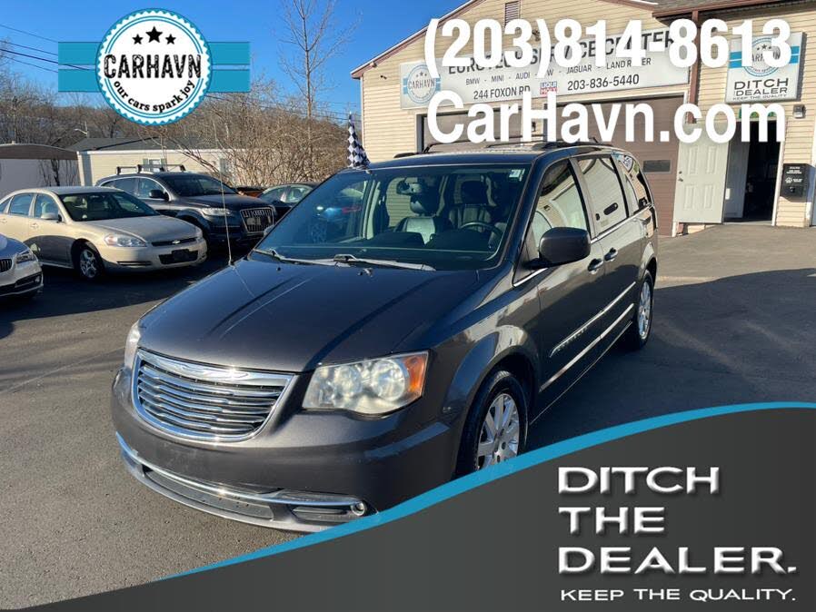 2016 Chrysler Town & Country Touring FWD