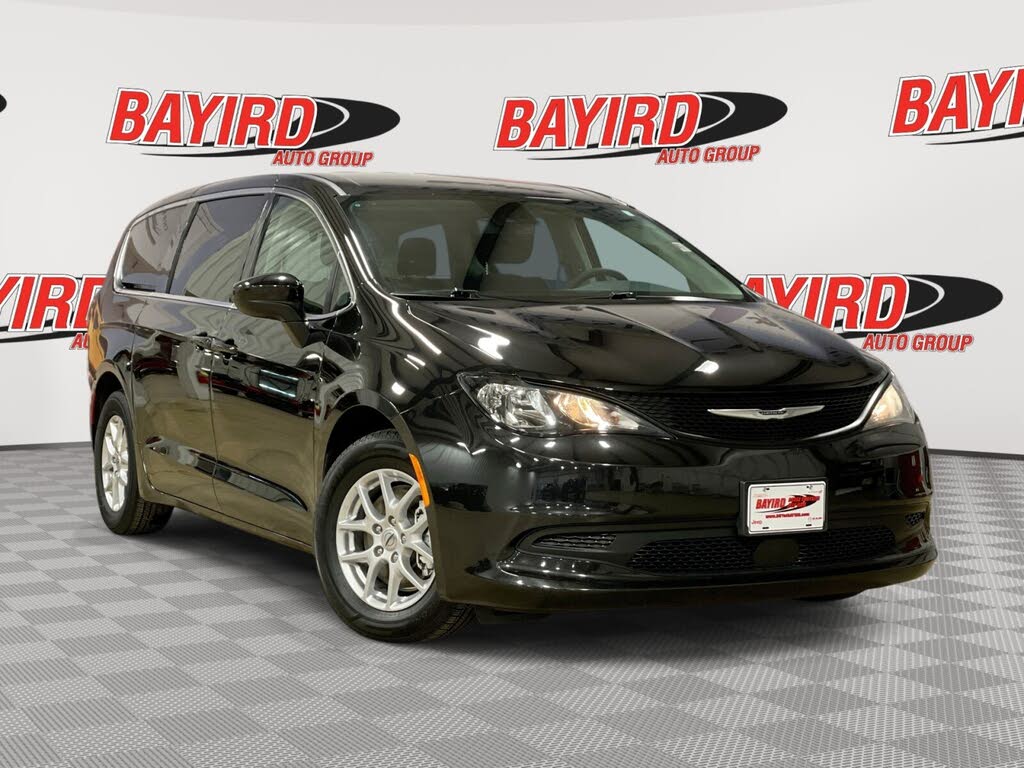 2023 Chrysler Voyager LX FWD