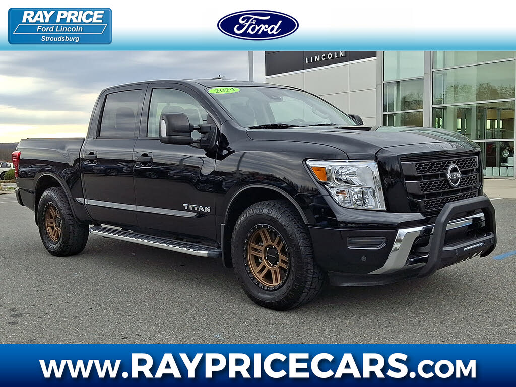 2024 Nissan Titan SV Crew Cab 4WD