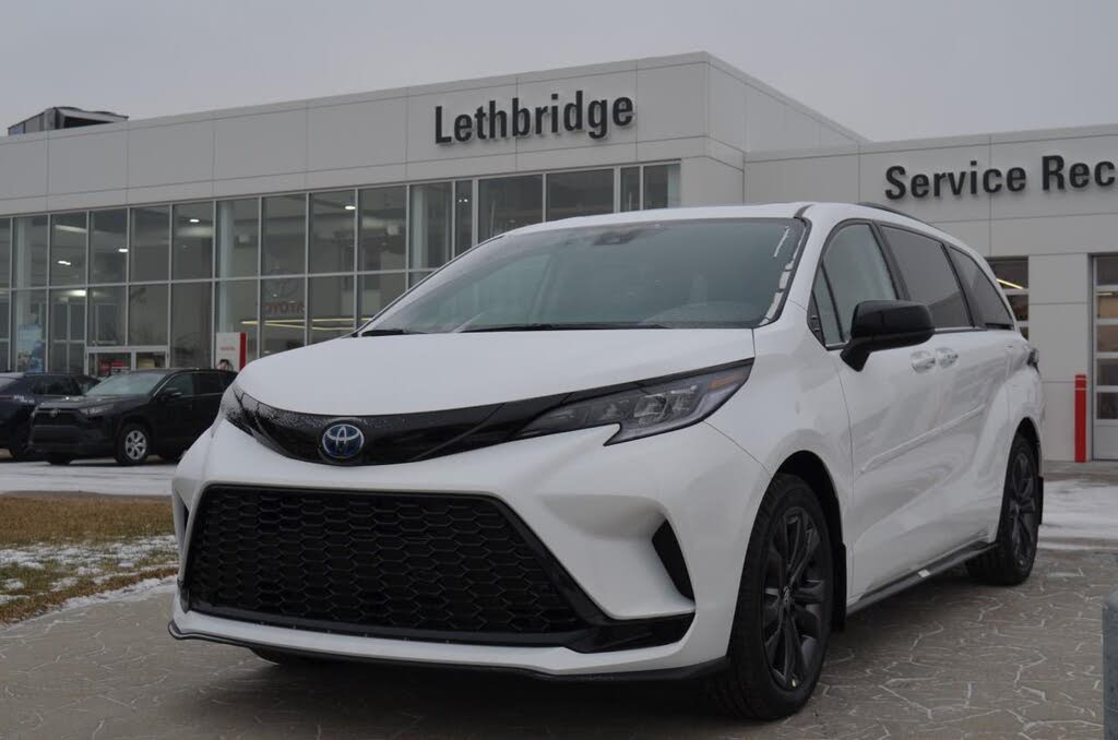 2025 Toyota Sienna XLE 8-Passenger FWD