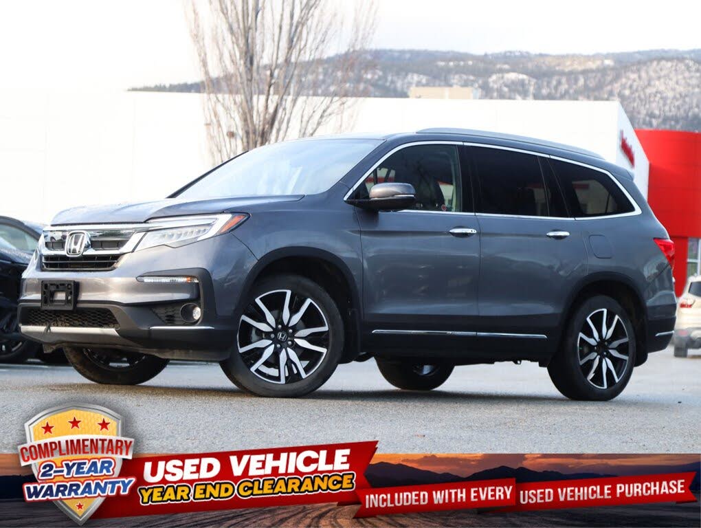 2021 Honda Pilot Touring AWD with Rear Captains Chairs