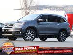 Honda Pilot Touring AWD with Rear Captains Chairs
