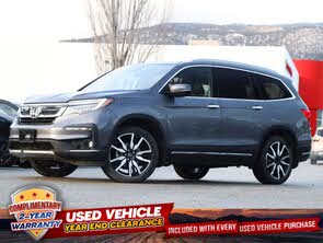 Honda Pilot Touring AWD with Rear Captains Chairs