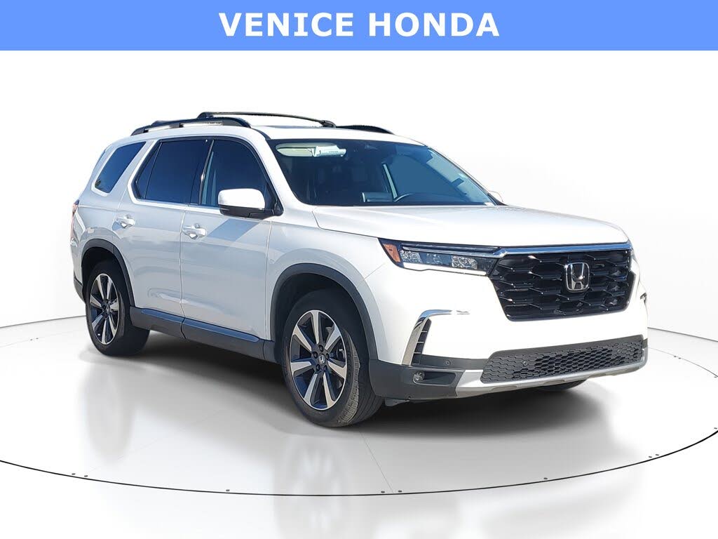 2023 Honda Pilot Touring FWD