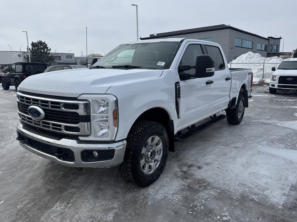 Ford F-350 Super Duty XLT Crew Cab 4WD 2024
