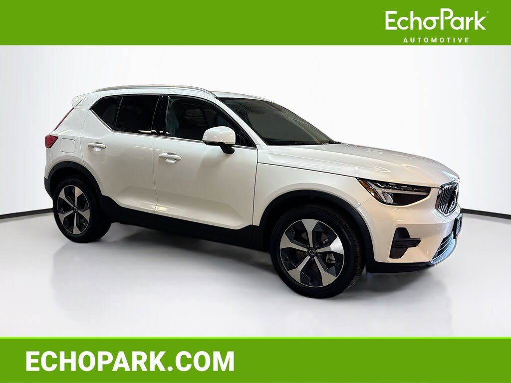 2025 Volvo XC40 B5 Core Bright Theme AWD