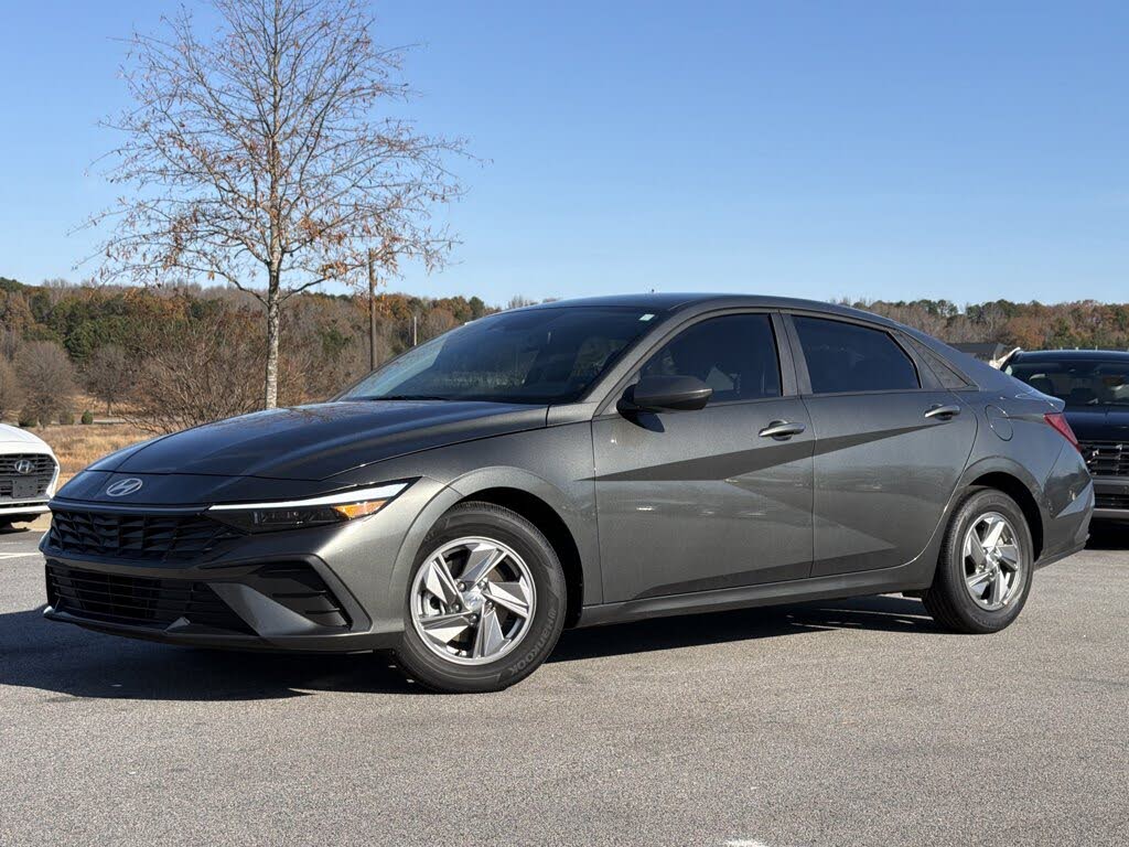2025 Hyundai Elantra SE FWD