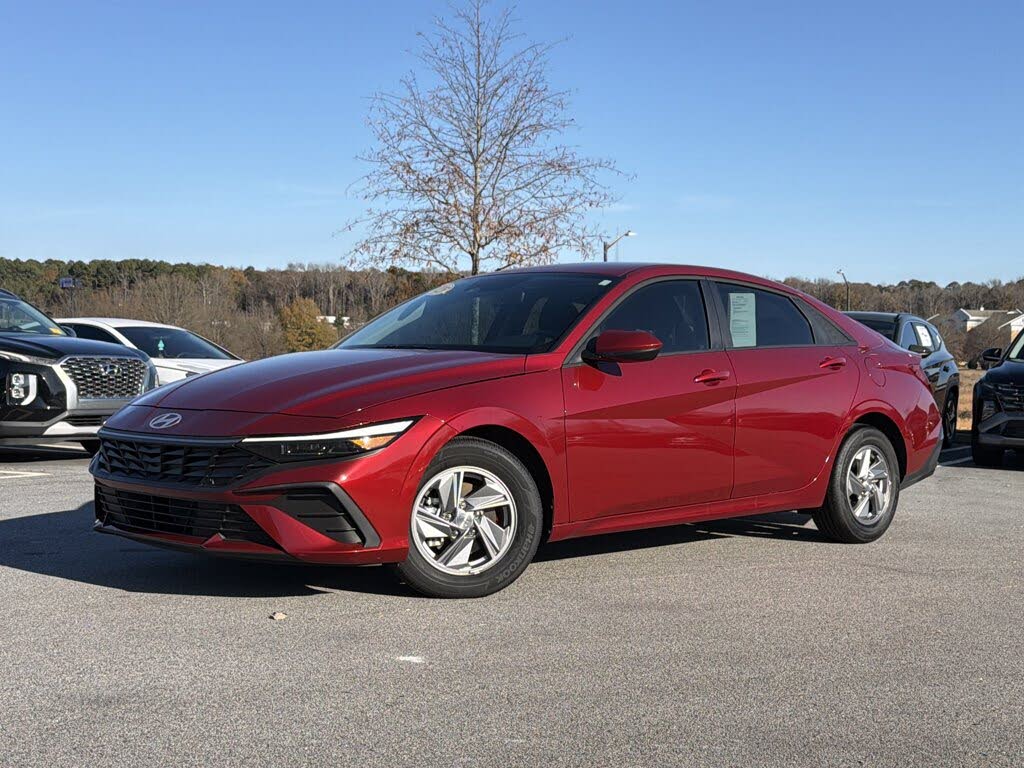 2025 Hyundai Elantra SE FWD