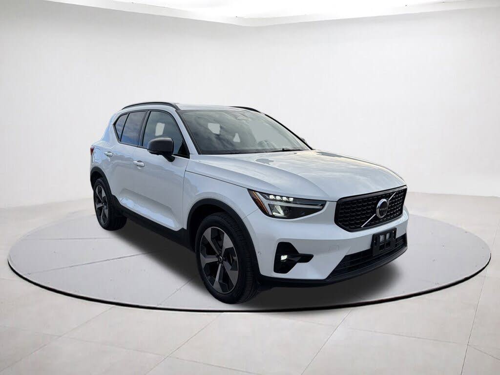 2025 Volvo XC40 B5 Plus Dark Theme AWD