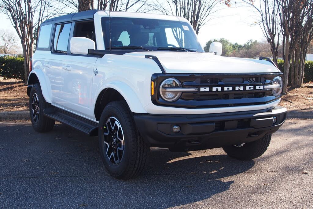 2025 Ford Bronco Outer Banks 4-Door 4WD