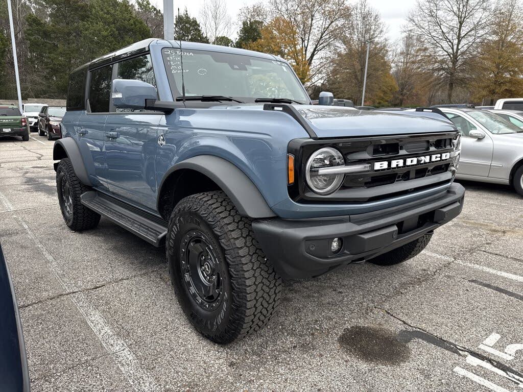 2025 Ford Bronco Outer Banks 4-Door 4WD