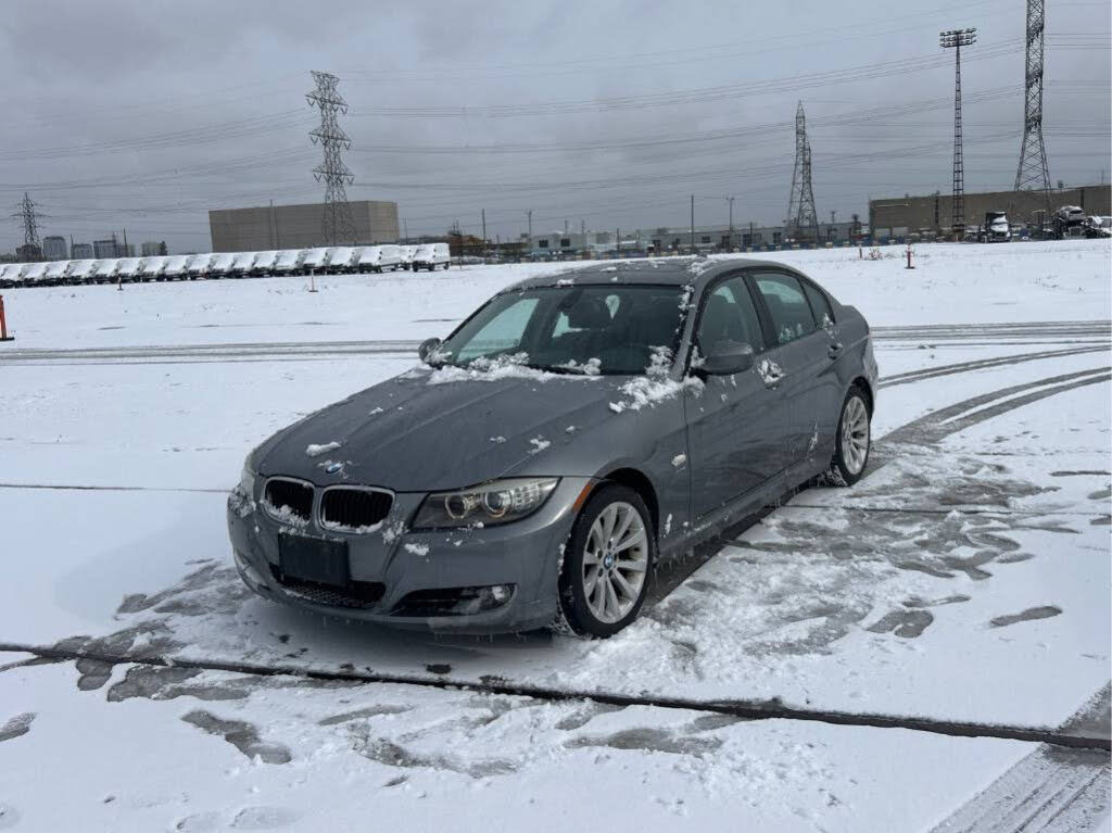 BMW 3 Series 328i xDrive Sedan AWD 2011