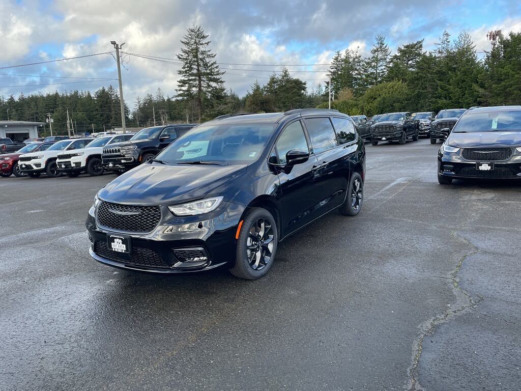 2026 Chrysler Pacifica Select AWD