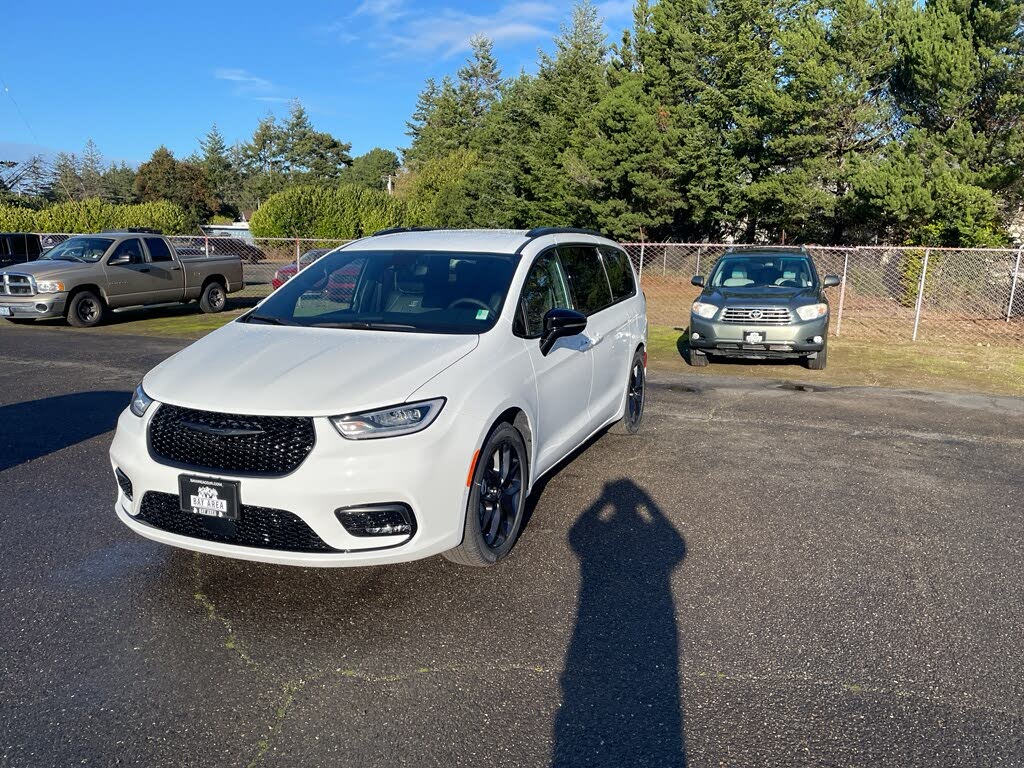 2026 Chrysler Pacifica Select FWD