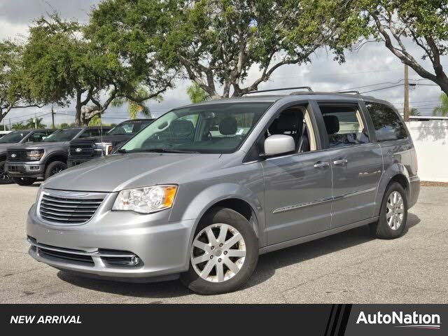 2016 Chrysler Town & Country Touring FWD