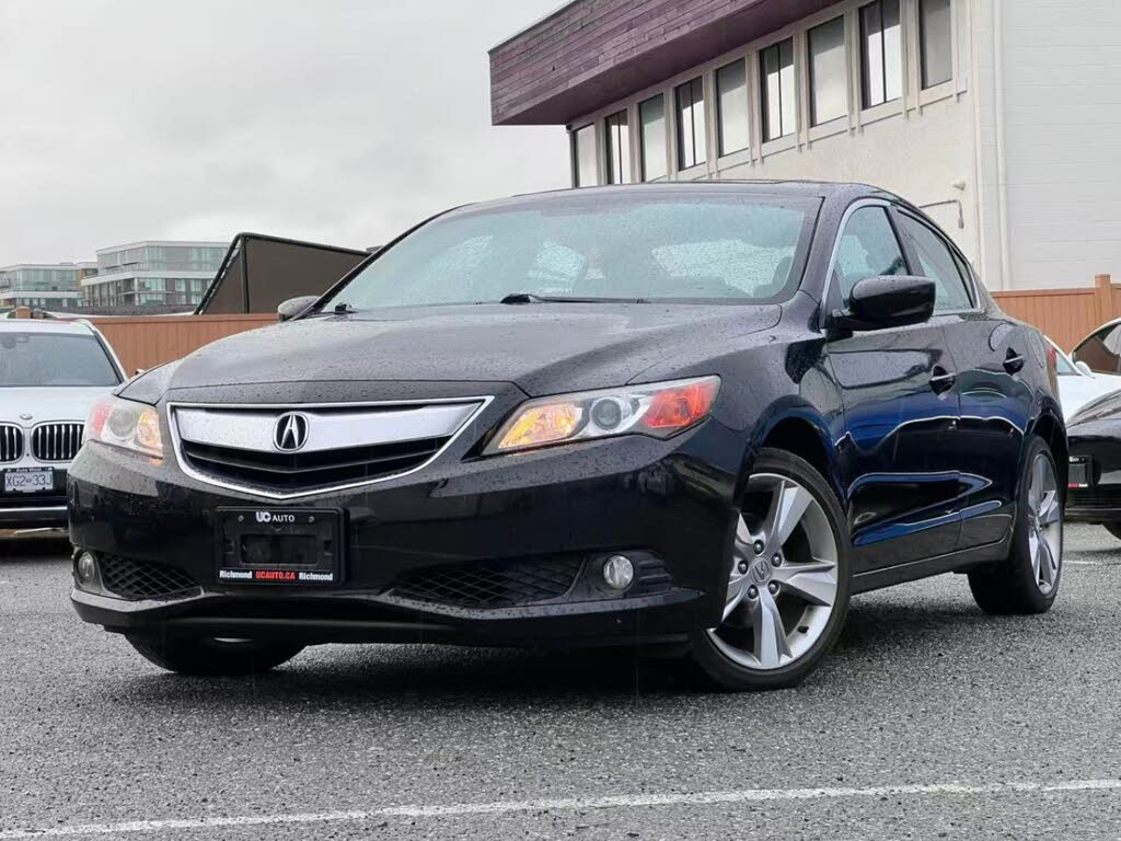 2013 Acura ILX 2.0L FWD with Technology Package