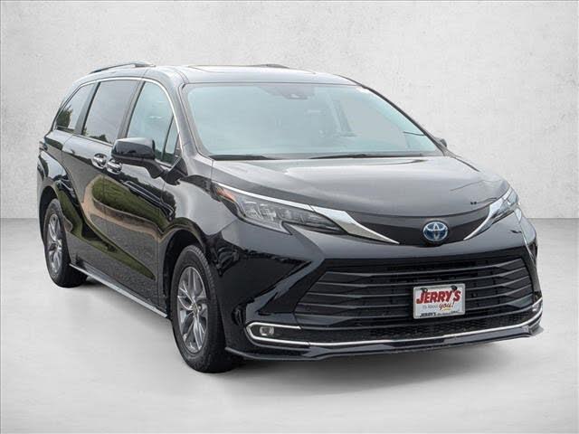 2024 Toyota Sienna XLE 7-Passenger FWD