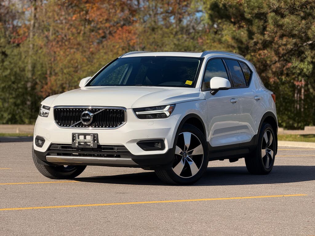 2022 Volvo XC40 T5 Momentum AWD