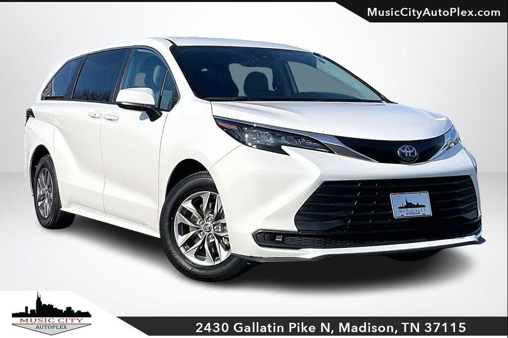 2024 Toyota Sienna LE 8-Passenger FWD