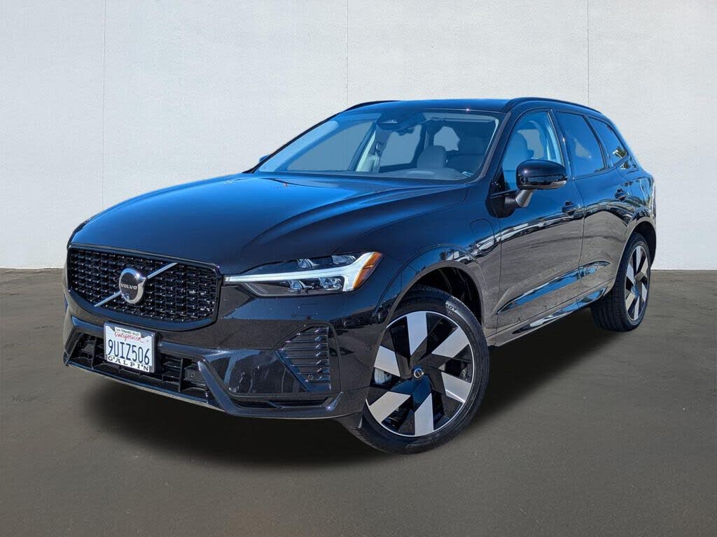 2025 Volvo XC60 Recharge T8 Plus Dark Theme eAWD