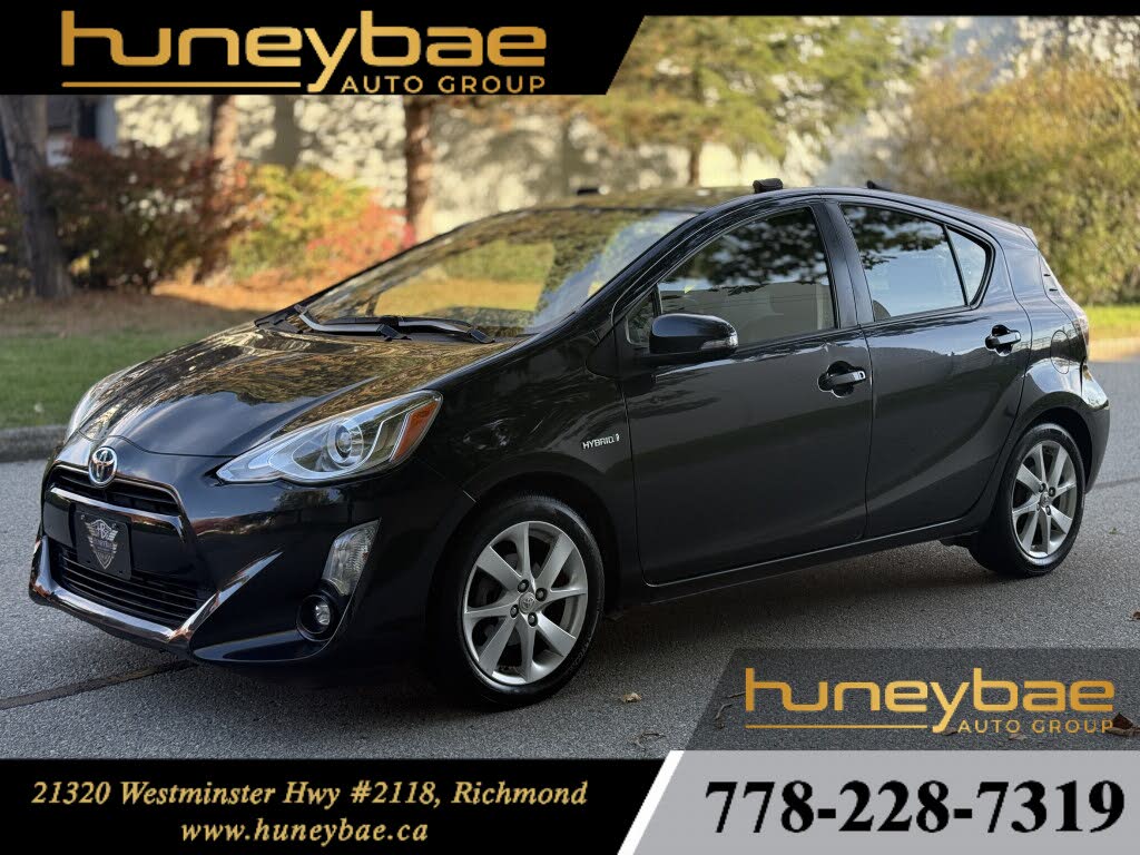 2016 Toyota Prius c Technology