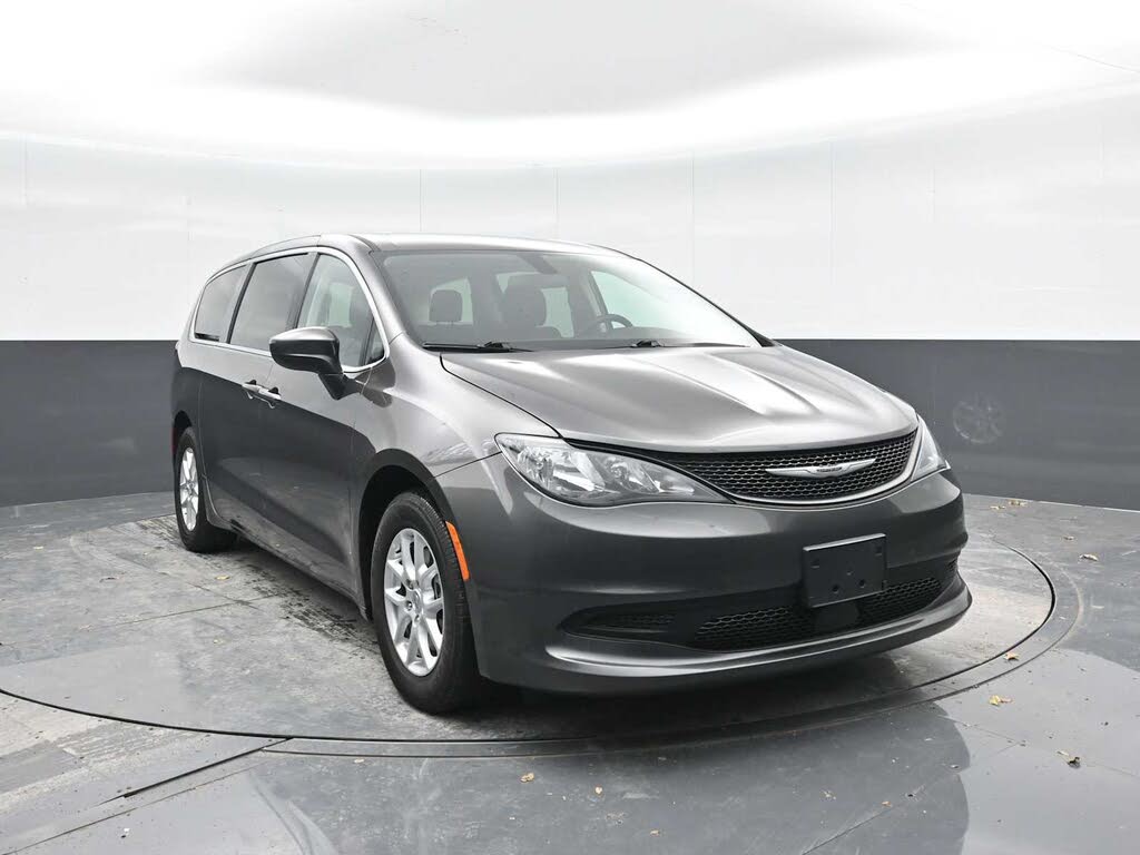 2022 Chrysler Voyager LX FWD