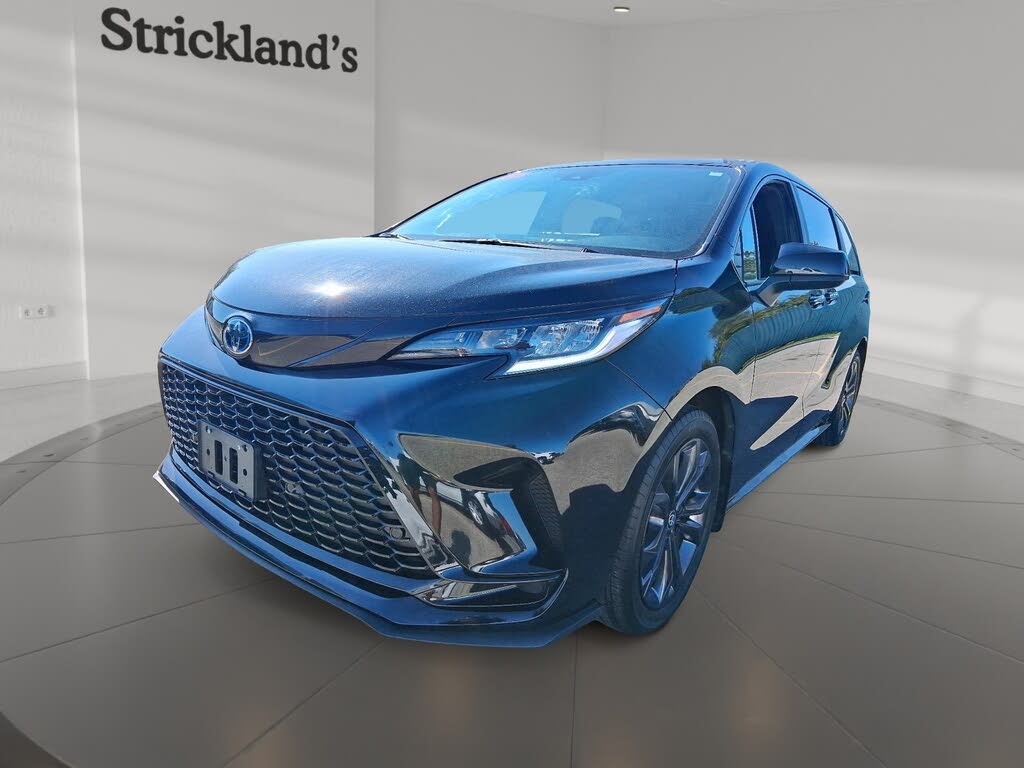 2025 Toyota Sienna XLE 8-Passenger FWD