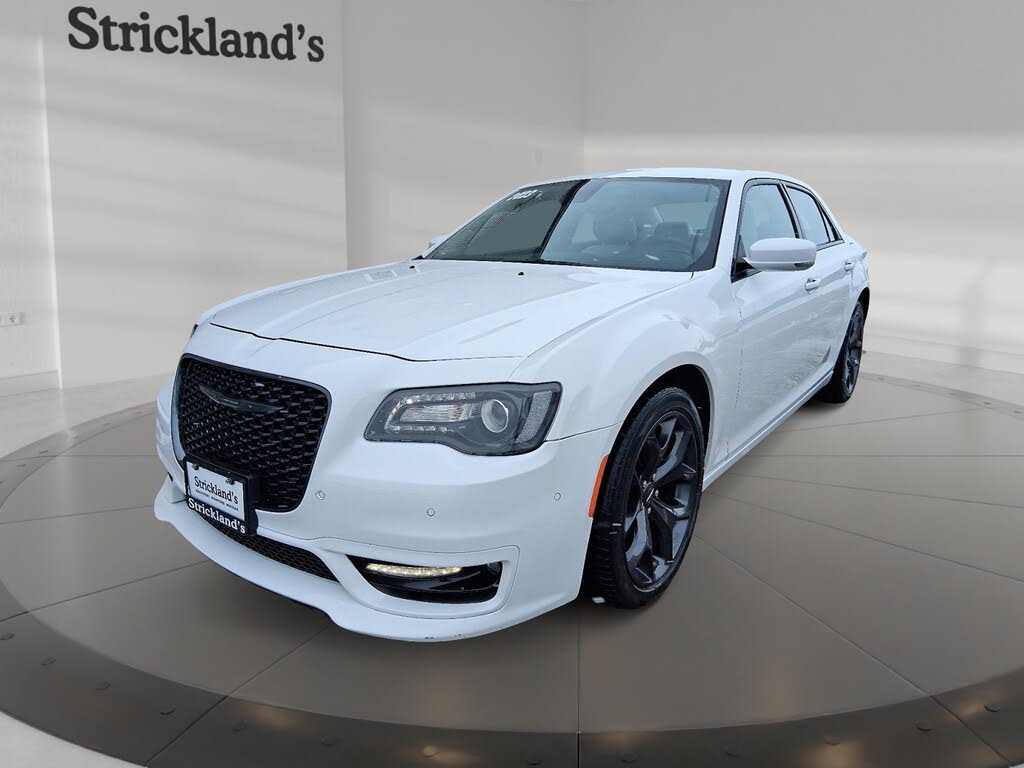 2023 Chrysler 300 Touring L RWD