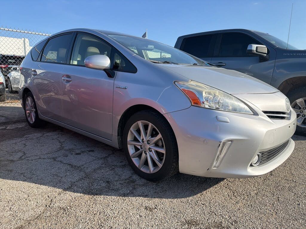 2014 Toyota Prius v Two FWD