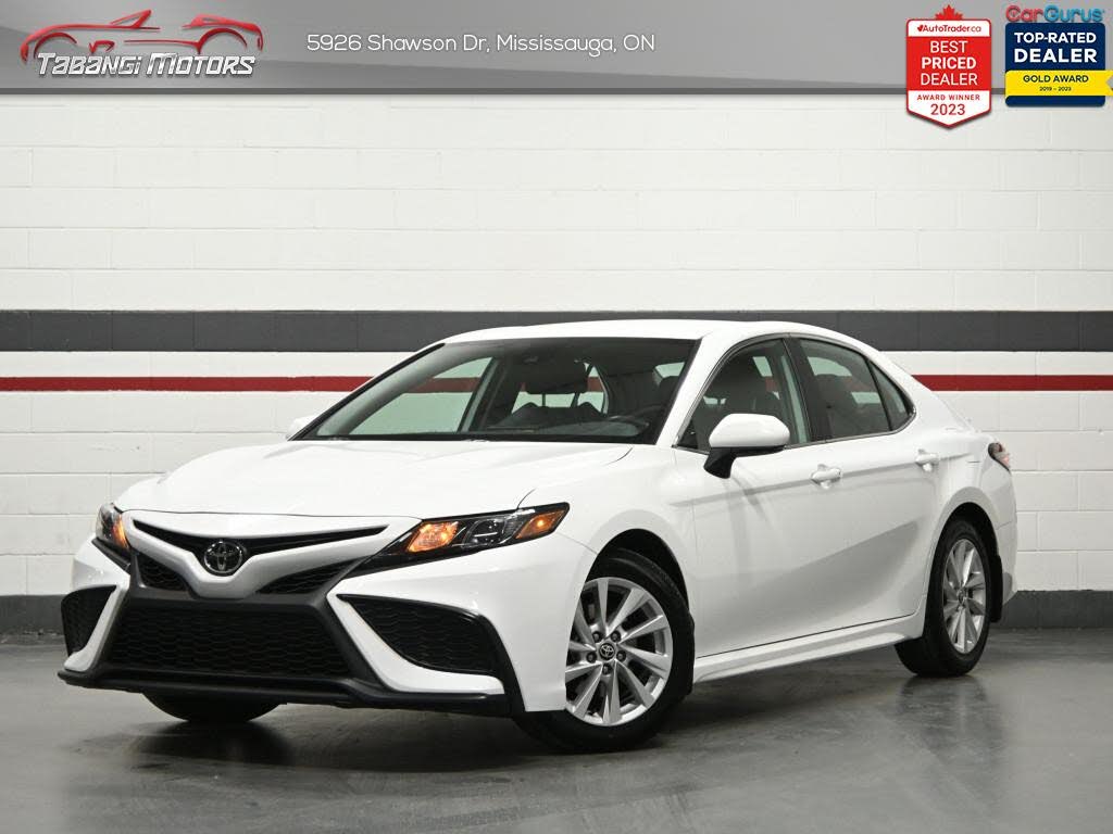 Toyota Camry SE FWD 2024