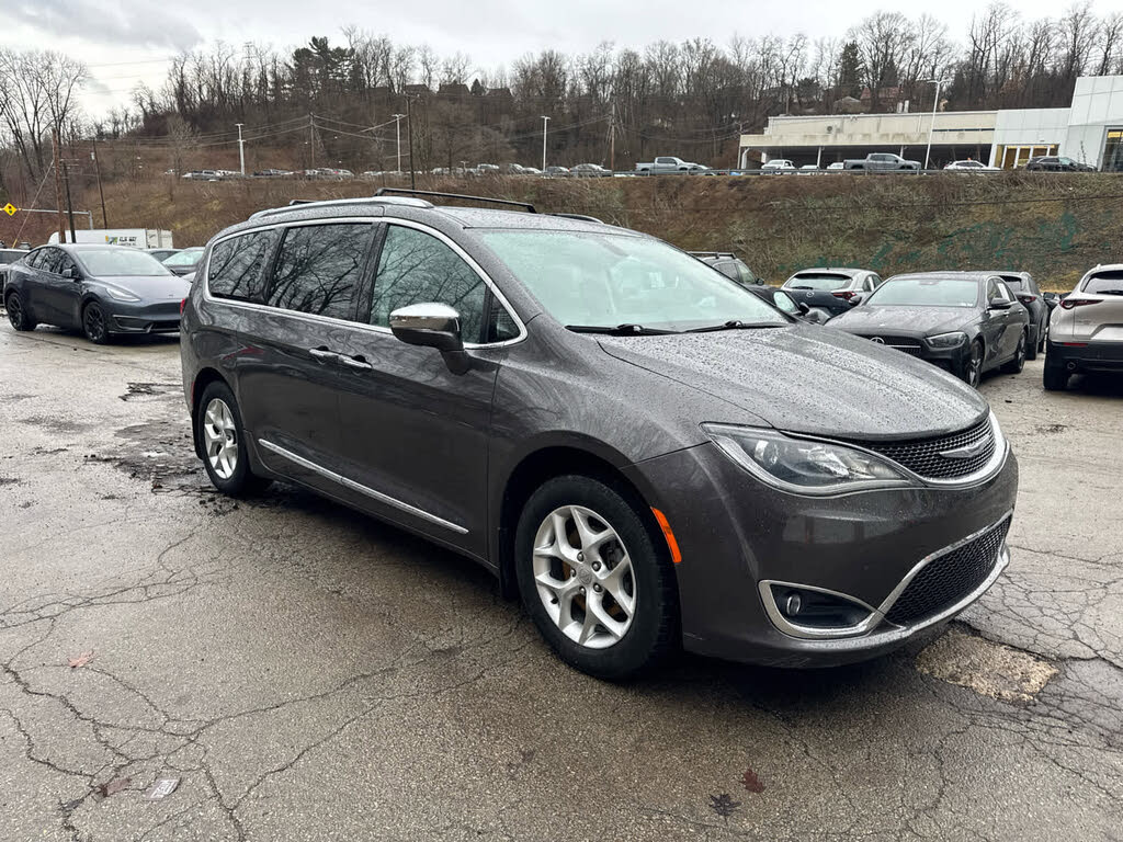 2017 Chrysler Pacifica Limited FWD