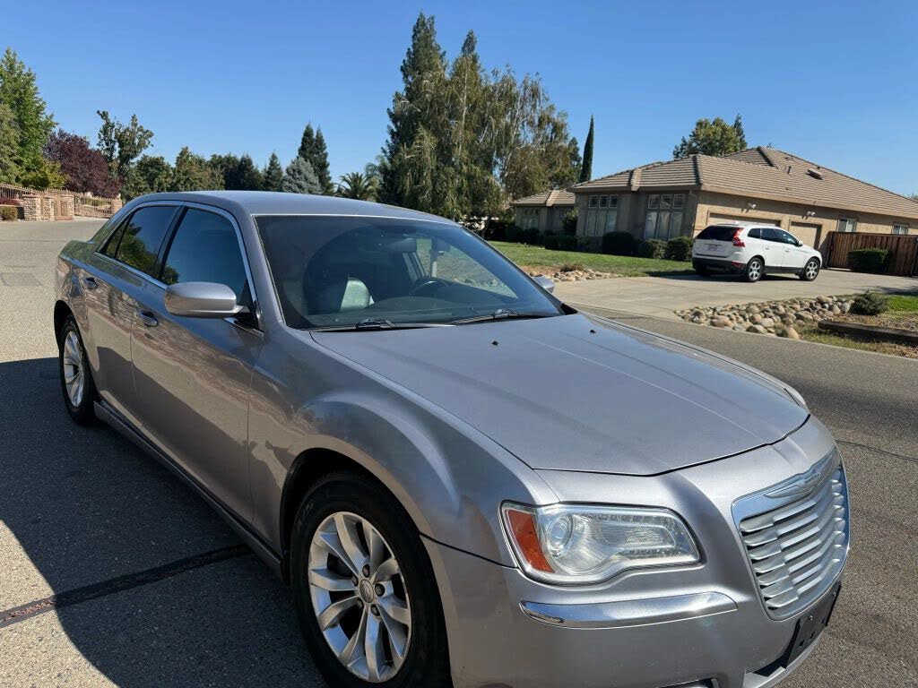 2013 Chrysler 300 RWD