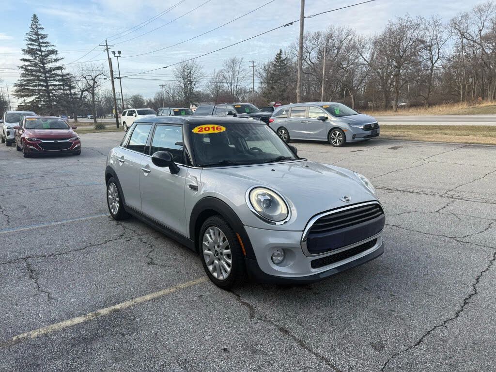 2016 MINI Cooper 4-Door Hatchback FWD