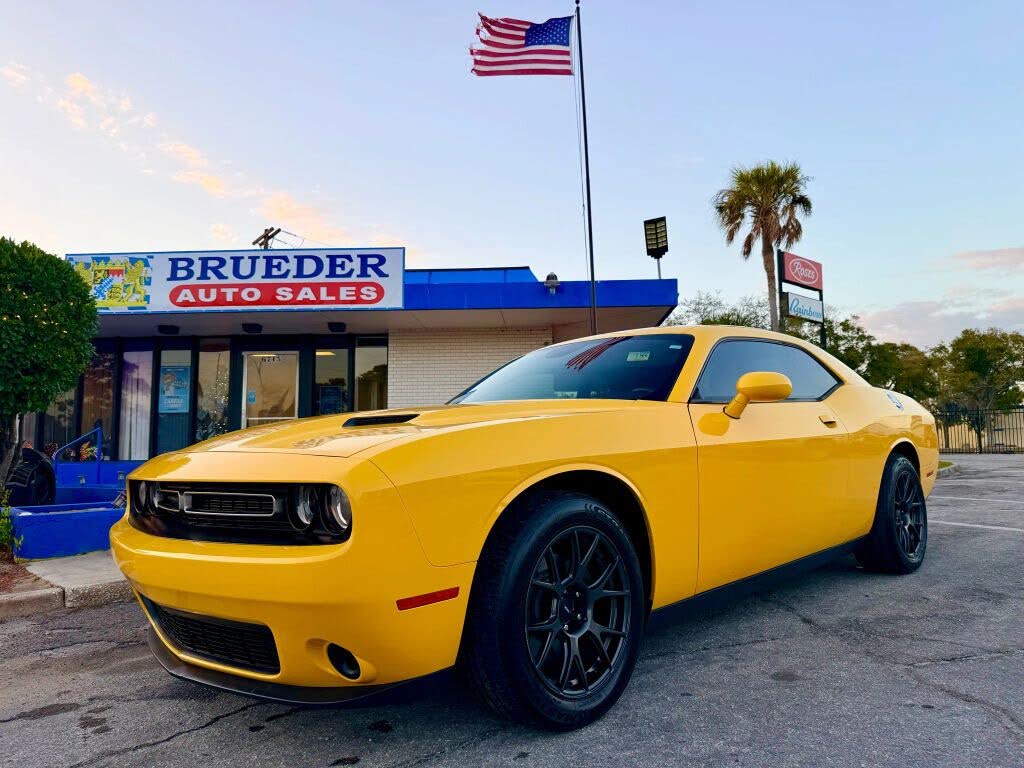2017 Dodge Challenger SXT RWD