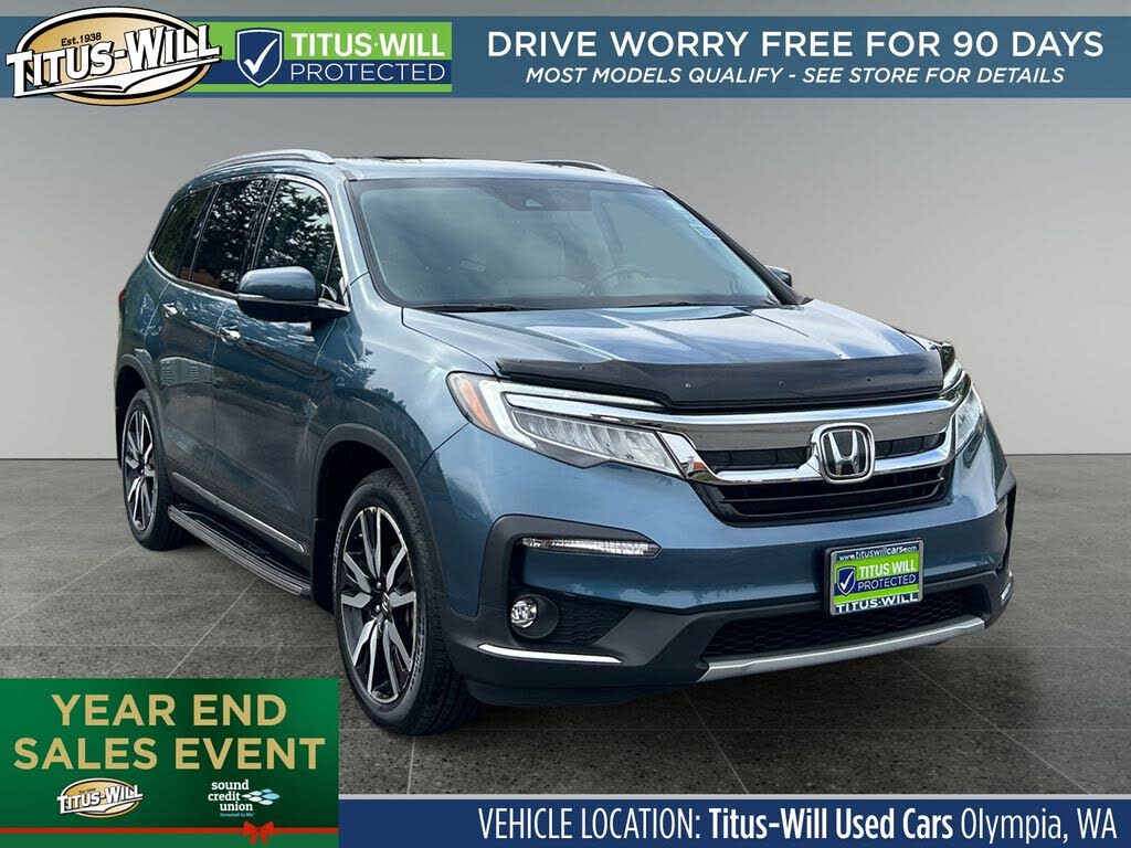 2022 Honda Pilot Touring AWD with Rear Captain's Chairs