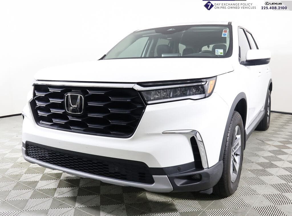 2024 Honda Pilot EX-L FWD with Captains Chairs