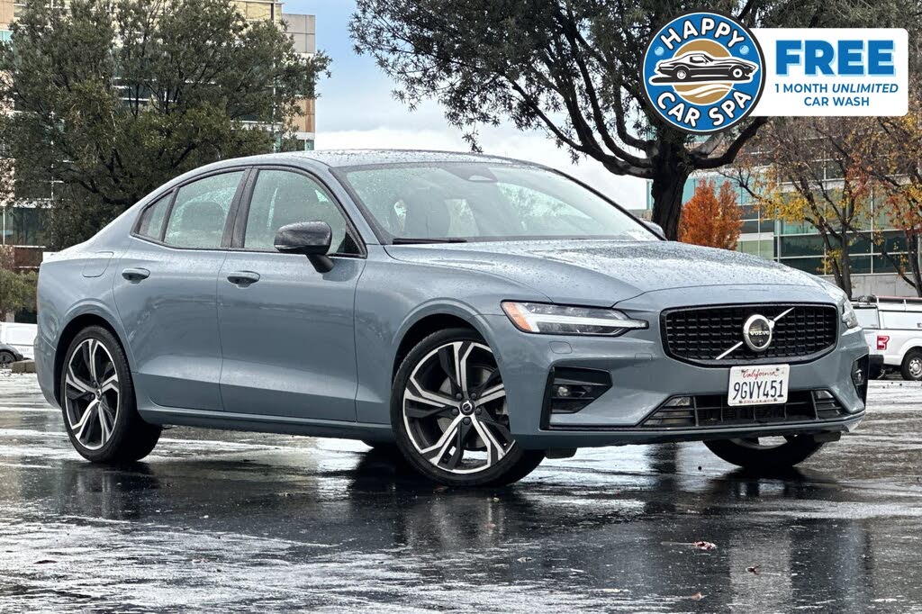 2024 Volvo S60 B5 Plus Dark Theme AWD
