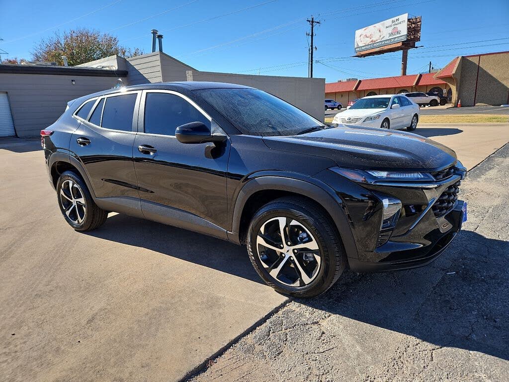 2025 Chevrolet Trax RS with 1RS FWD
