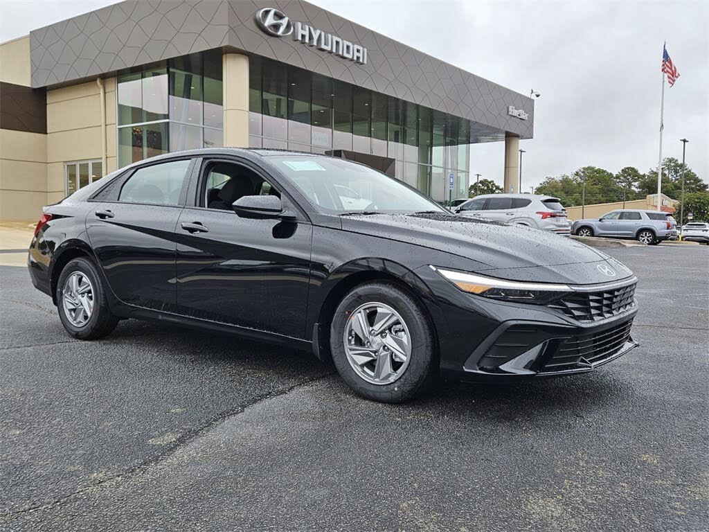 2026 Hyundai Elantra SE FWD