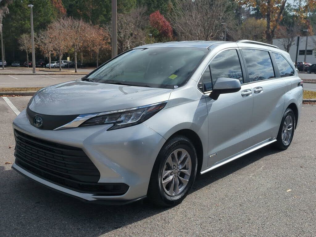 2021 Toyota Sienna LE 8-Passenger FWD