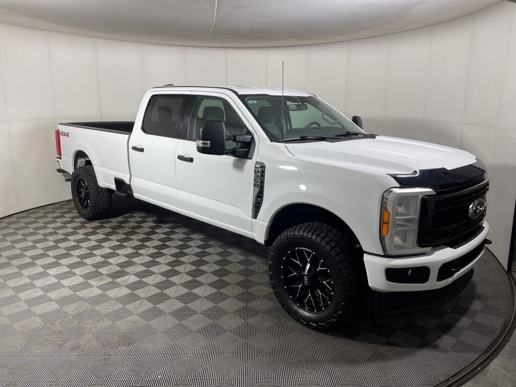 2023 Ford F-350 Super Duty XLT Crew Cab 4WD