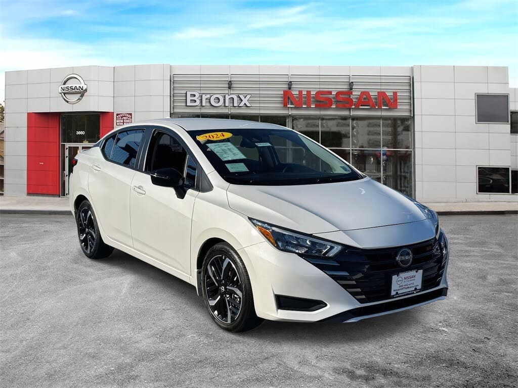 2024 Nissan Versa SR FWD
