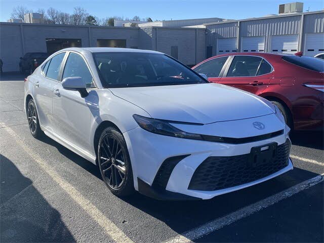 2025 Toyota Camry SE FWD